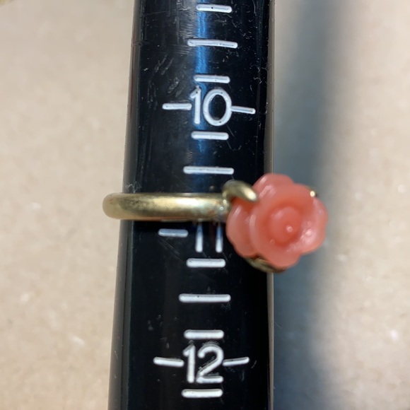 Vintage carved resin faux coral adjustable ring - Picture 10 of 12